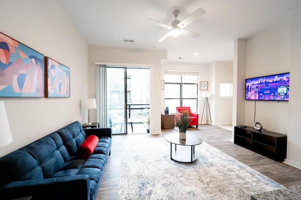Luxury Apartment Wifi, Gym, Pool, Shops & Food! Unit 329 Шарлотт Экстерьер фото
